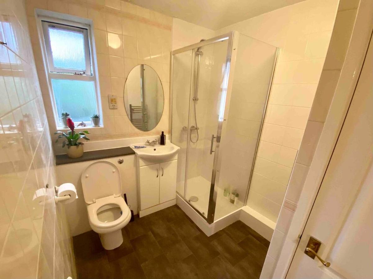 Bright And Comfortable Studio Apartment Londres Extérieur photo